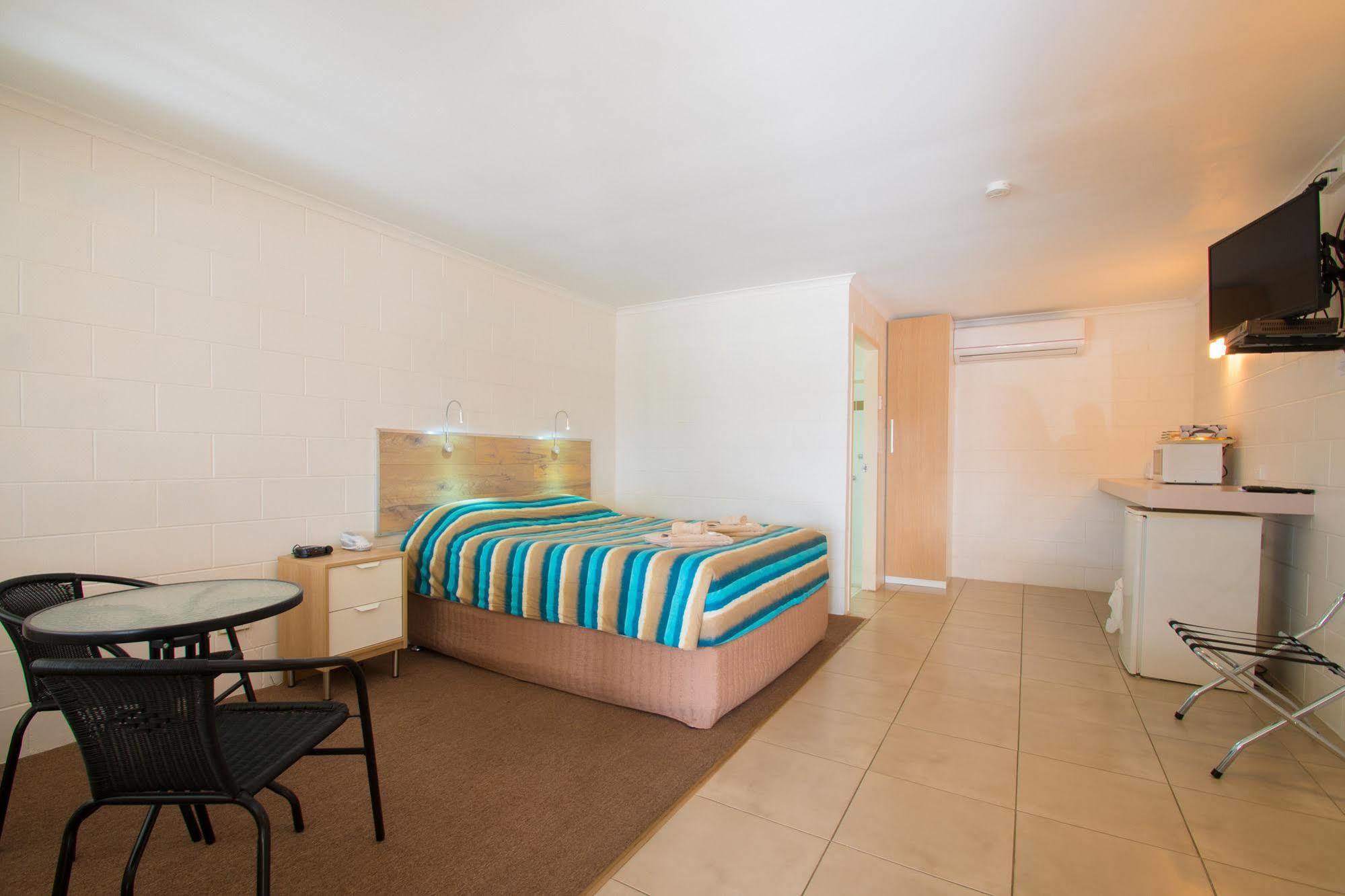A & A Motel Proserpine Exterior photo