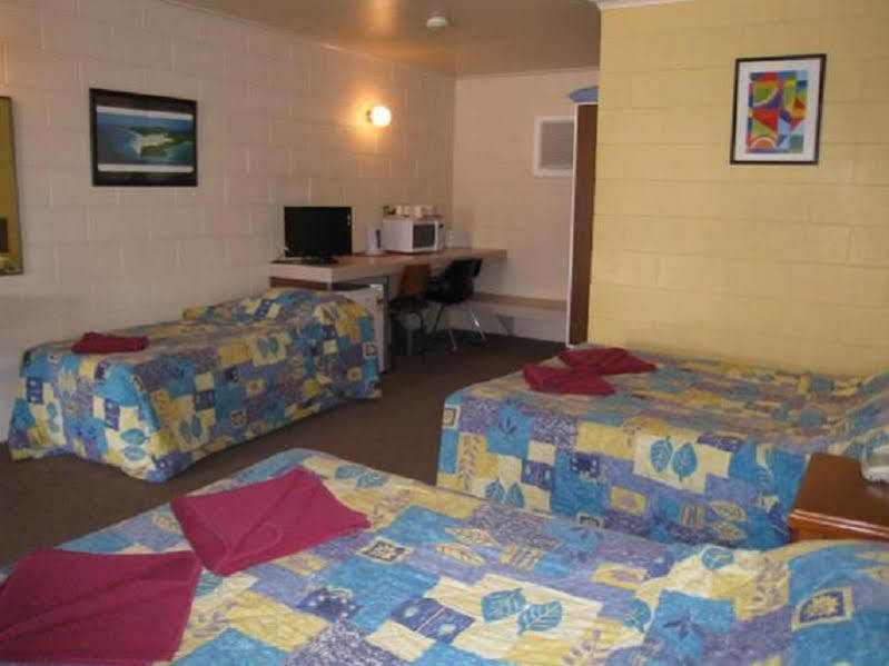 A & A Motel Proserpine Exterior photo