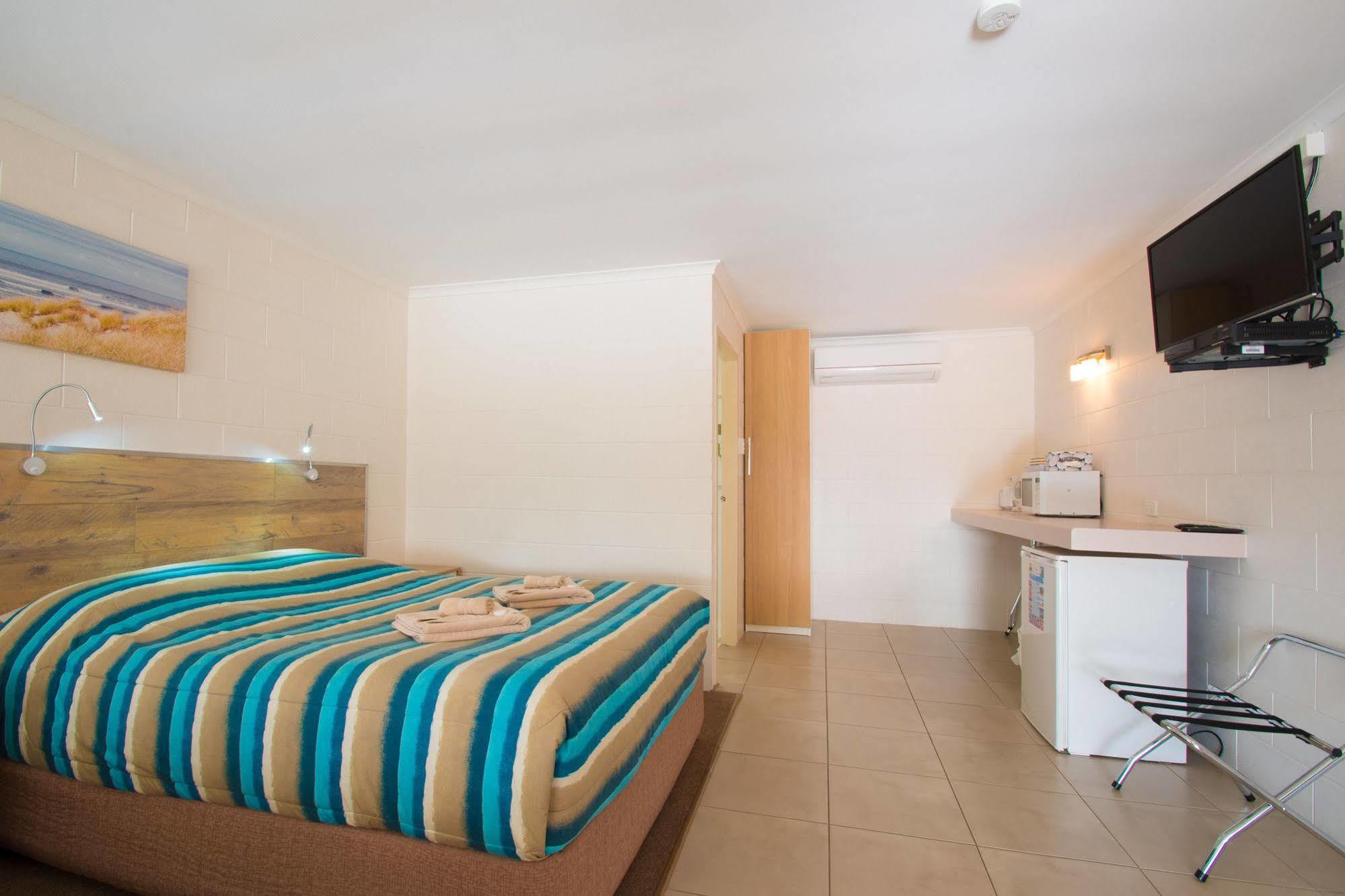 A & A Motel Proserpine Exterior photo